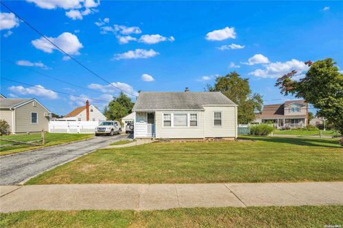 15 Locust Ave, Oyster Bay, NY, 11771 | Card Image