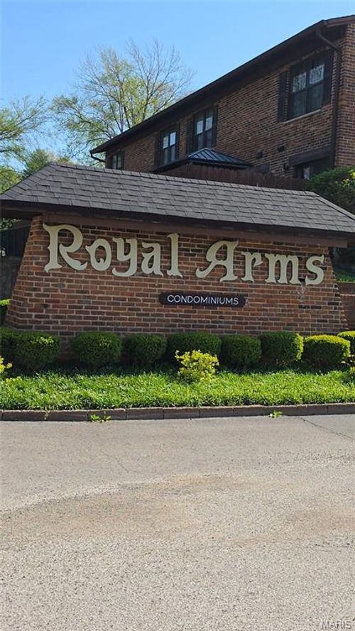 2-7939 Royal Arms Ct, Saint Louis, MO, 63123-1900 | Card Image