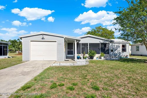 1424 Cross Bow Ln, SPRING HILL, FL, 34607-3915 | Card Image