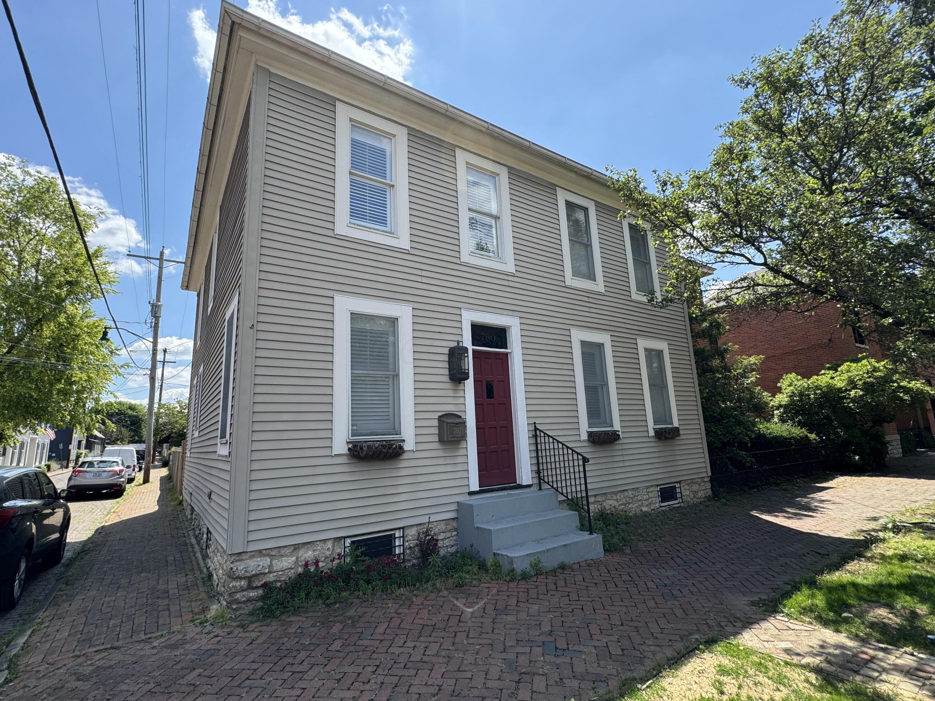Mohawk St, Columbus, OH 43206