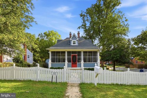 4810 Fox St, COLLEGE PARK, MD, 20740-1811 | Card Image