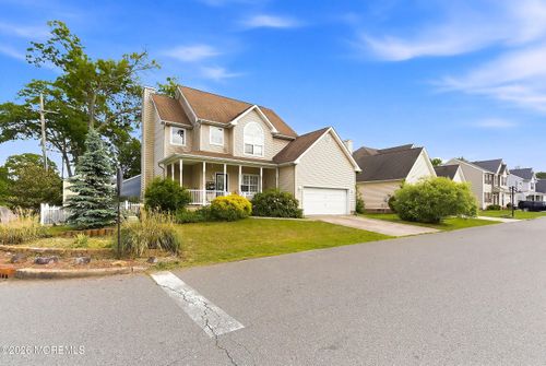 801 Cranberry Rd, Beachwood, NJ, 08722-1800 | Card Image