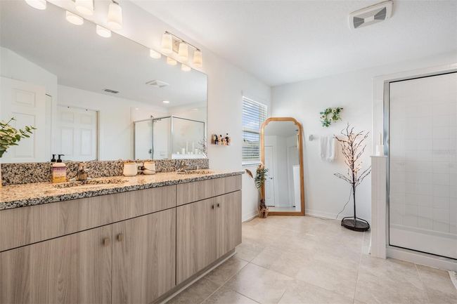 Ensuite Bath | Image 7