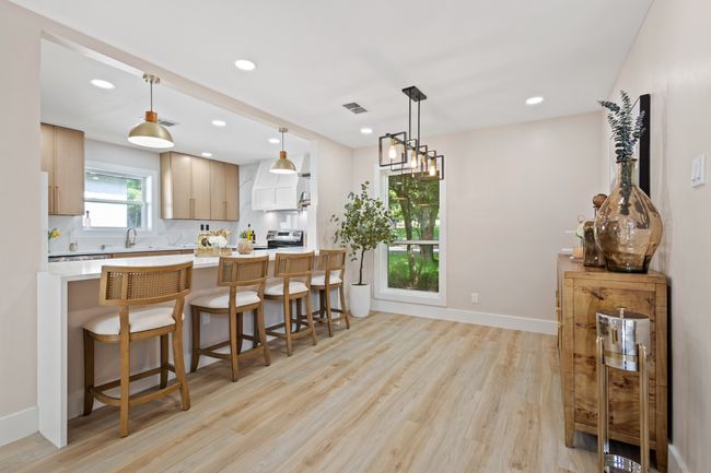 10528 Swallow Ln, House other with 3 bedrooms, 2 bathrooms and null parking in Dallas TX | Image 4