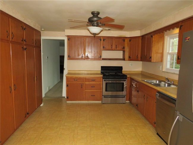 119 Snell Dr, House other with 5 bedrooms, 5 bathrooms and 2 parking in Coraopolis PA | Image 6