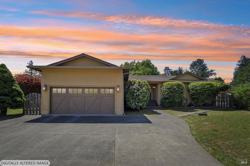 243 Princeton Drive, Sebastopol, CA, 95472 | Card Image