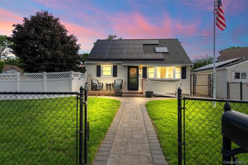 114 5th St, Lindenhurst, NY, 11757-1144 | Card Image