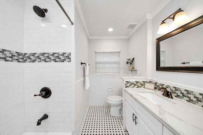 5222 W 43 Rd St, House other with 4 bedrooms, 2 bathrooms and null parking in Houston TX | Image 17