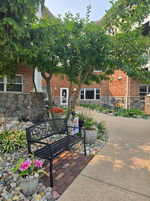 unit-104-301 N Lake St, Cadillac, MI, 49601-2702 | Card Image