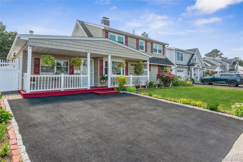 36 Robin Ln, Levittown, NY, 11756-4019 | Card Image