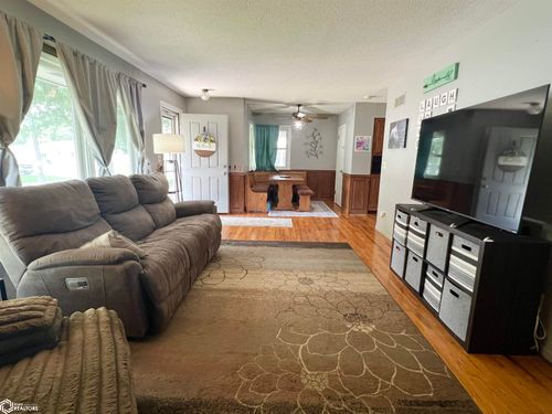 808 E 14th St S, Newton, IA, 50208-5014 | Card Image