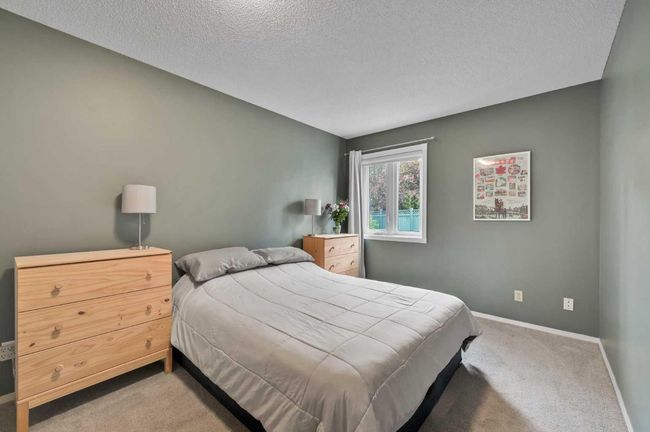 2815 Signal Hill Dr Sw, House other with 3 bedrooms, 3 bathrooms and 4 parking in Calgary AB | Image 18