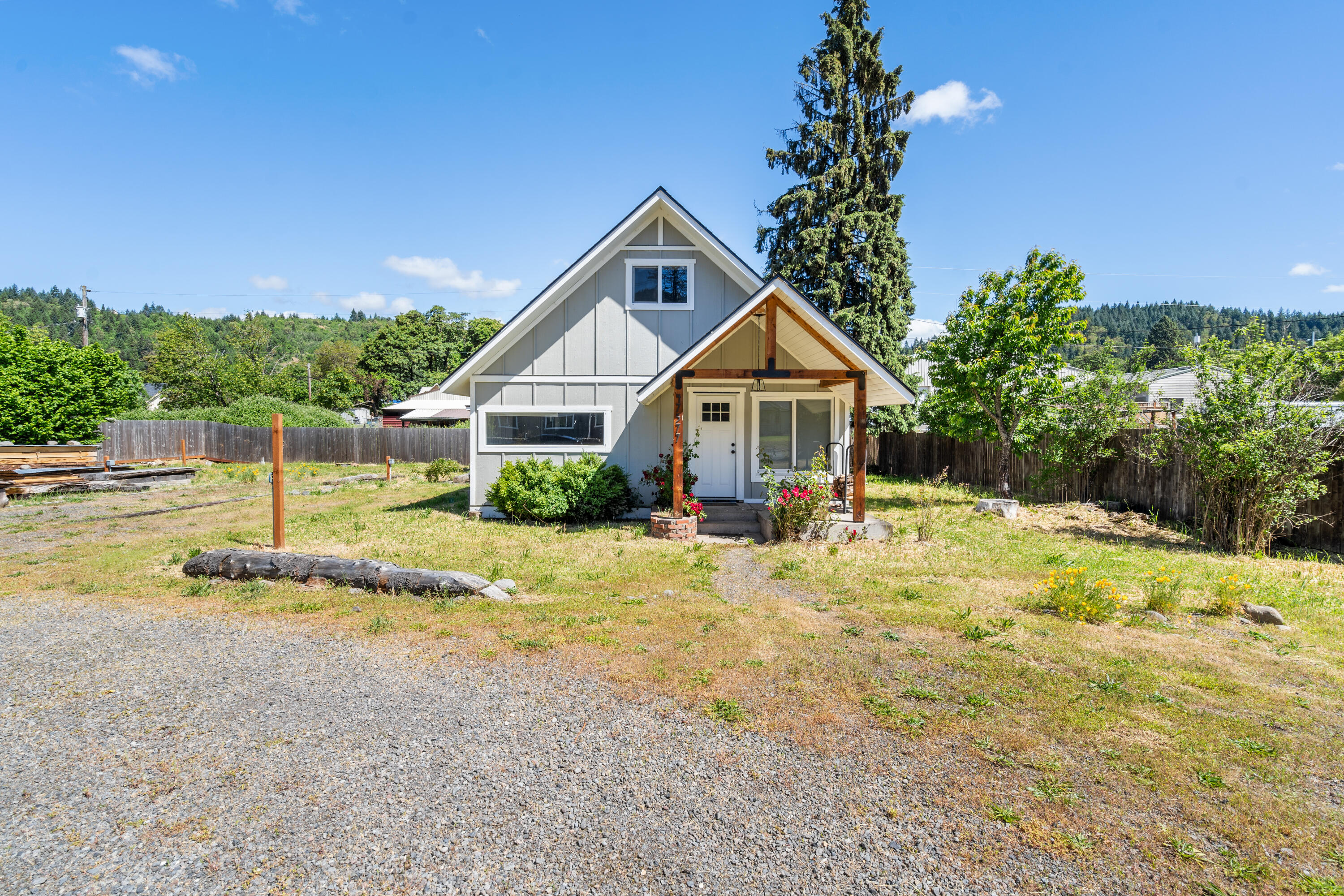 School St, Oakridge, OR 97463
