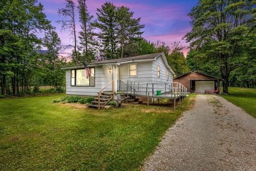 W914 Madsen Road, Peshtigo, WI, 54143 | Card Image