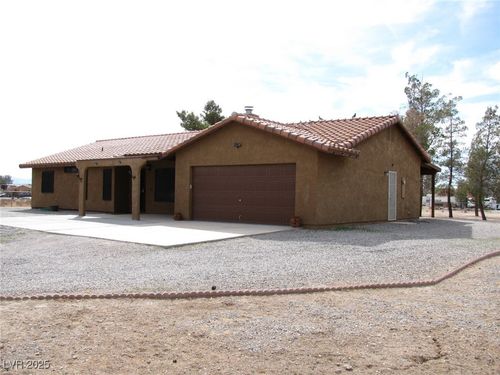 1081 Pluto St, Pahrump, NV, 89048-6860 | Card Image
