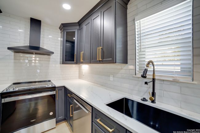 APT-1002 - 2718 Old Field Dr, Condo with 2 bedrooms, 2 bathrooms and null parking in San Antonio TX | Image 11