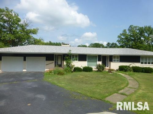 8 Mara Ct, Taylorville, IL, 62568-8924 | Card Image