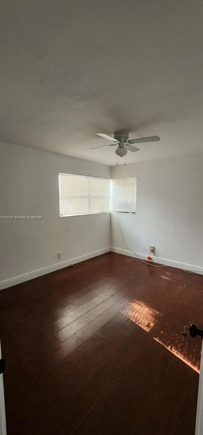 B - 371 Ne 57 Th Ct, Home with 2 bedrooms, 1 bathrooms and null parking in Oakland Park FL | Image 16
