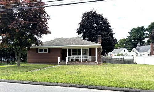 6 Lydall St, Manchester, CT, 06042-2351 | Card Image
