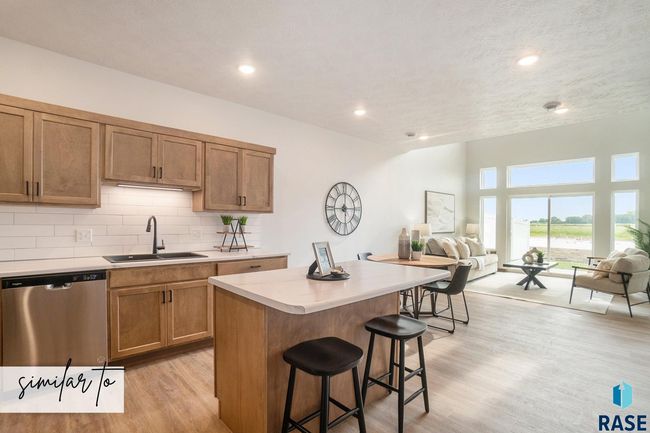 8014 E Tencate Pl, Townhouse with 3 bedrooms, 3 bathrooms and null parking in Sioux Falls SD | Image 4