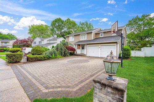26 Brookfield Rd, New Hyde Park, NY, 11040-2237 | Card Image