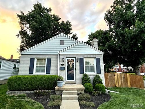 22 Stratford Ln, Brentwood, MO, 63144-1628 | Card Image