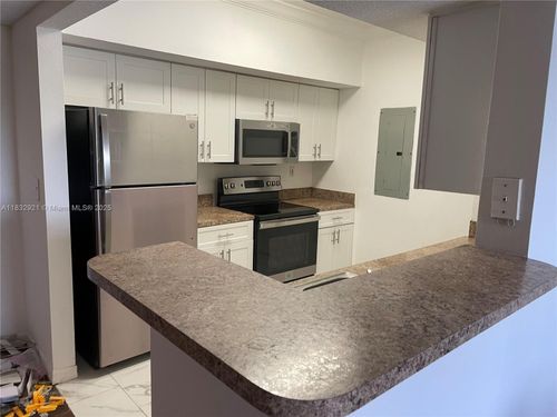22306-201 Sw 116th Ave, Pembroke Pines, FL, 33025-4913 | Card Image