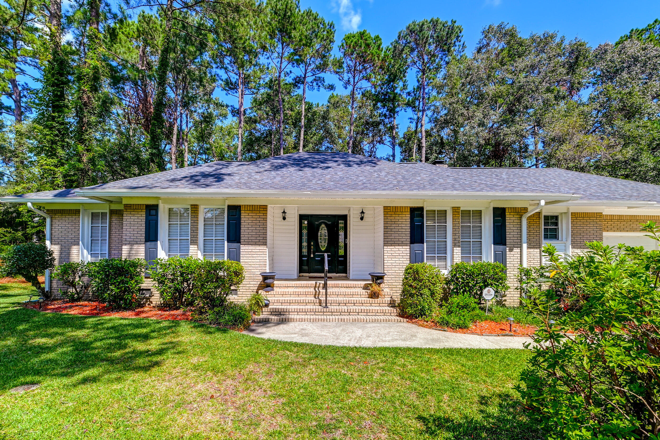 Sweetbriar Rd, Summerville, SC 29485