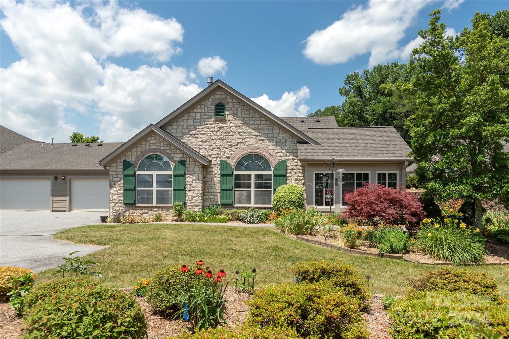 Summerfield Pl, Flat Rock, NC 28731