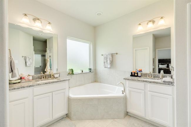2337 Shalmar Dr, House other with 4 bedrooms, 2 bathrooms and 3 parking in West Columbia TX | Image 20