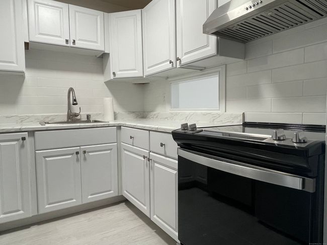 90 - 90 Wilton Crst, Condo with 2 bedrooms, 2 bathrooms and null parking in Wilton CT | Image 5