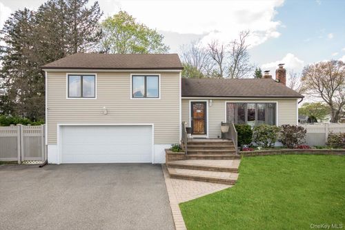 29 Audley Cir, Plainview, NY, 11803-6002 | Card Image