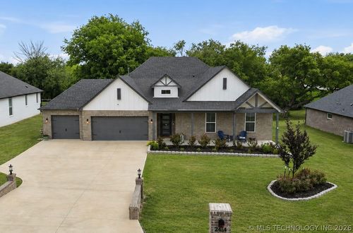 2414 W Union Pl, Collinsville, OK, 74021-1726 | Card Image