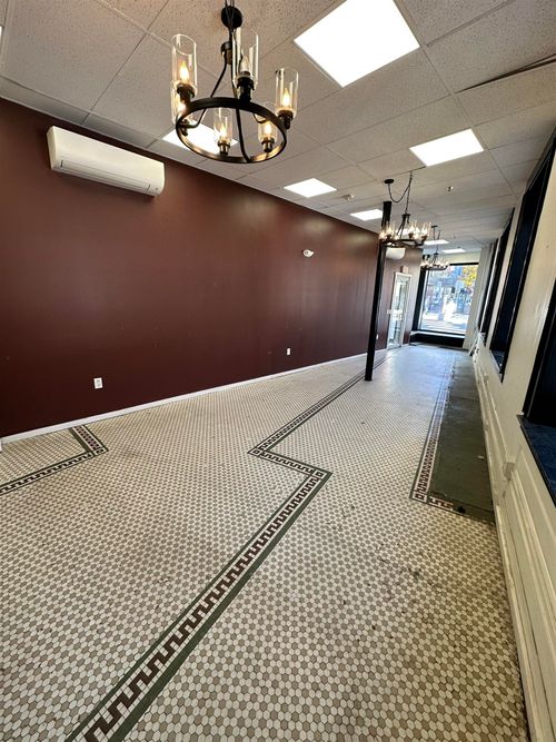 2 Elliot St, Brattleboro, VT, 05301-3208 | Card Image