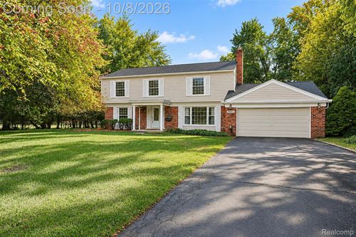 20011 Carriage Ln, Beverly Hills, MI, 48025-2825 | Card Image