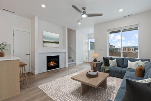 20732 Se Scout Pl, Bend, OR, 97702-3119 | Card Image