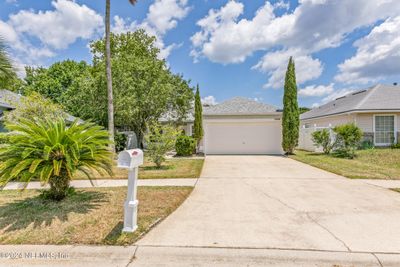 11225 Hudderfield Circle N, House other with 3 bedrooms, 2 bathrooms and null parking in Jacksonville FL | Image 2