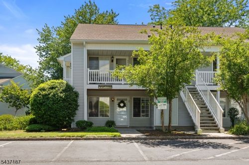 39 Larkspur Ct, Bedminster, NJ, 07921-1511 | Card Image