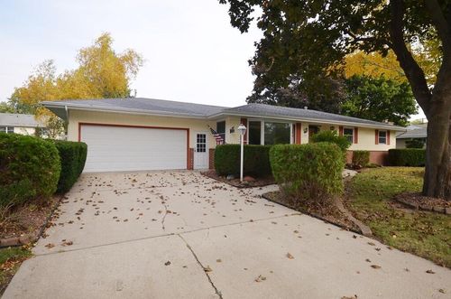 1252 W Laurel St, Whitewater, WI, 53190-1640 | Card Image