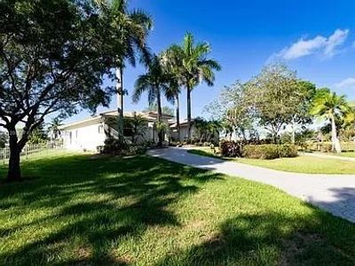 16650 Sw 67th Pl, House other with 4 bedrooms, 3 bathrooms and null parking in Southwest Ranches FL | Image 2