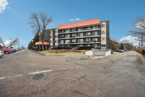 apt-308-4949 Golf Rd, Skokie, IL, 60077-1422 | Card Image
