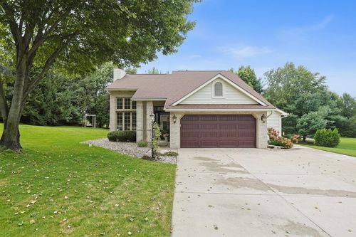 33983 Prairie Knolls Dr, New Carlisle, IN, 46552-8460 | Card Image