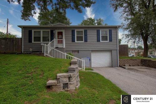 7413 S 76th Ave, La Vista, NE, 68128-2585 | Card Image