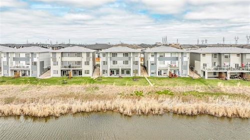 103 Grey Heron Dr, House with 3 bedrooms, 3 bathrooms and null parking in Winnipeg MB | Card Image