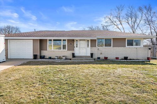 7101 W Van Norman Ave, Greenfield, WI, 53220-3834 | Card Image