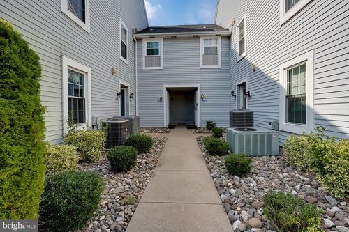 993 Scotswood Ct, MOUNT LAUREL, NJ, 08054-1819 | Card Image