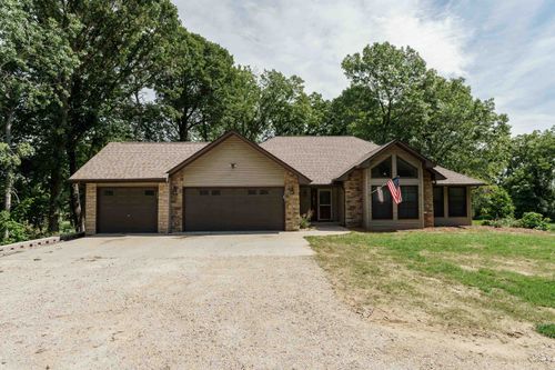 1000 Whitetail Dr, Fort Atkinson, WI, 53538-2658 | Card Image