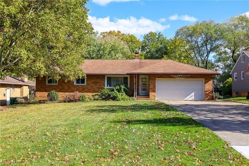 5833 Kuenzer Dr, Seven Hills, OH, 44131-1925 | Card Image