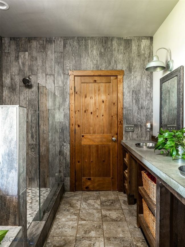 Primary bath | Image 17
