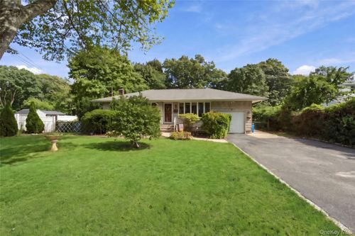 1024 Howells Rd, Bay Shore, NY, 11706-2731 | Card Image